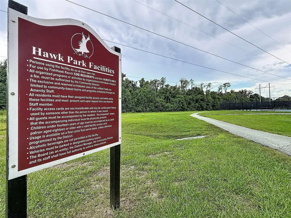 5720 HAWKLAKE RD Lithia, FL 33547