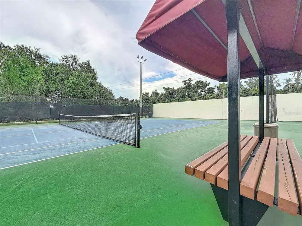 5720 HAWKLAKE RD Lithia, FL 33547