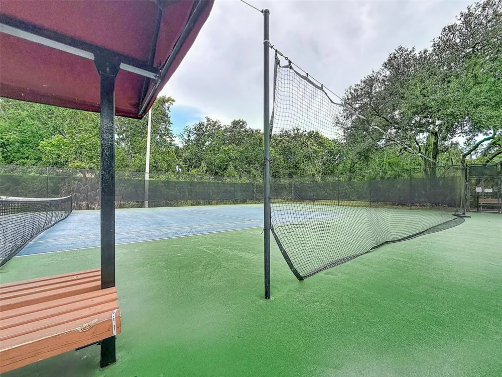 5720 HAWKLAKE RD Lithia, FL 33547