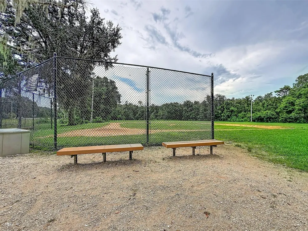 5720 HAWKLAKE RD Lithia, FL 33547