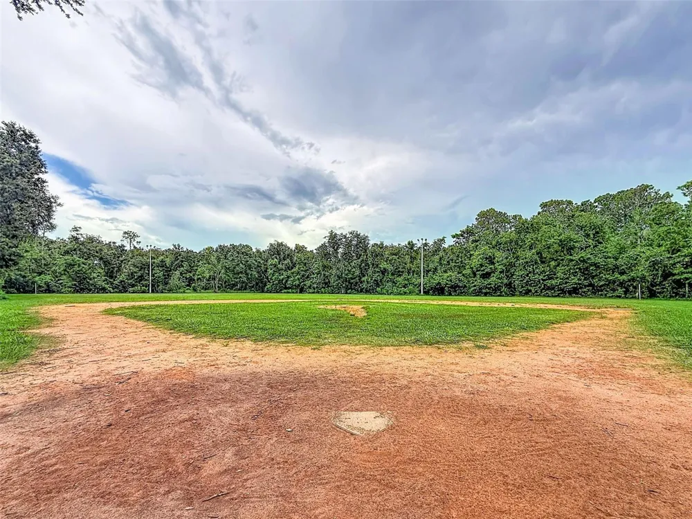 5720 HAWKLAKE RD Lithia, FL 33547