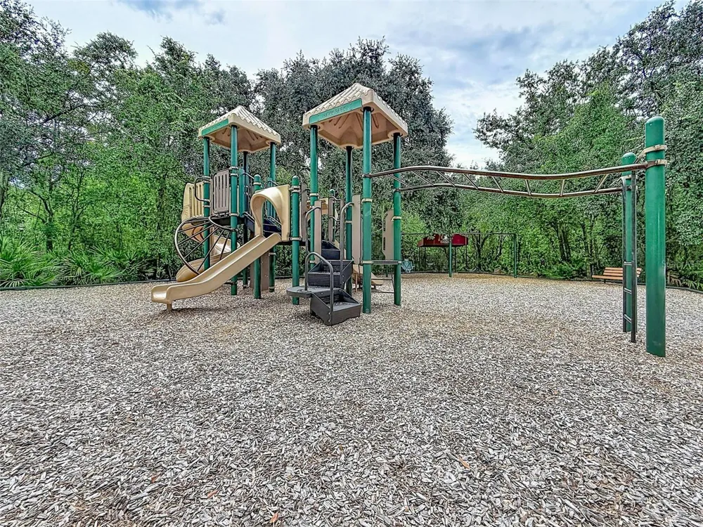 5720 HAWKLAKE RD Lithia, FL 33547