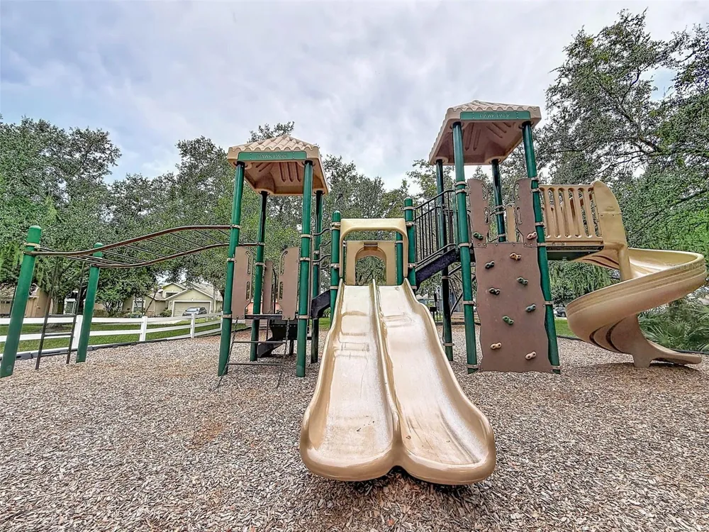 5720 HAWKLAKE RD Lithia, FL 33547