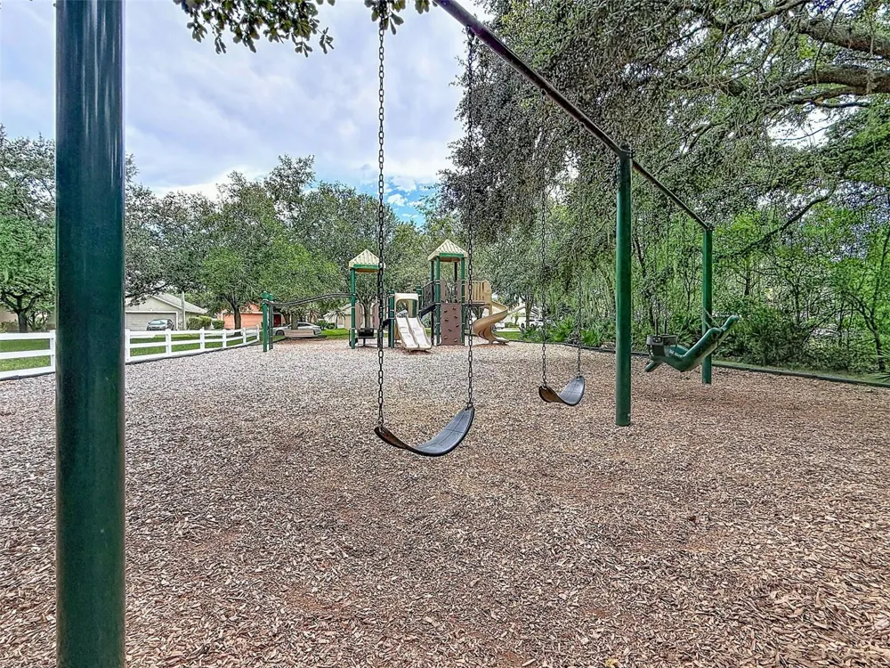 5720 HAWKLAKE RD Lithia, FL 33547