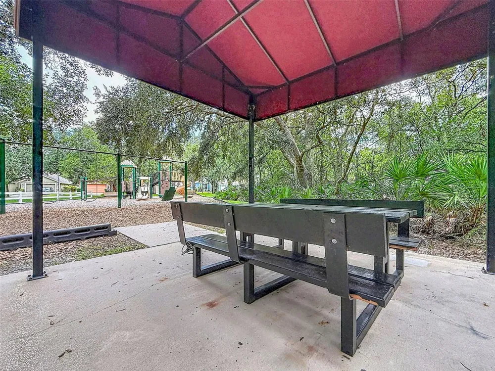 5720 HAWKLAKE RD Lithia, FL 33547