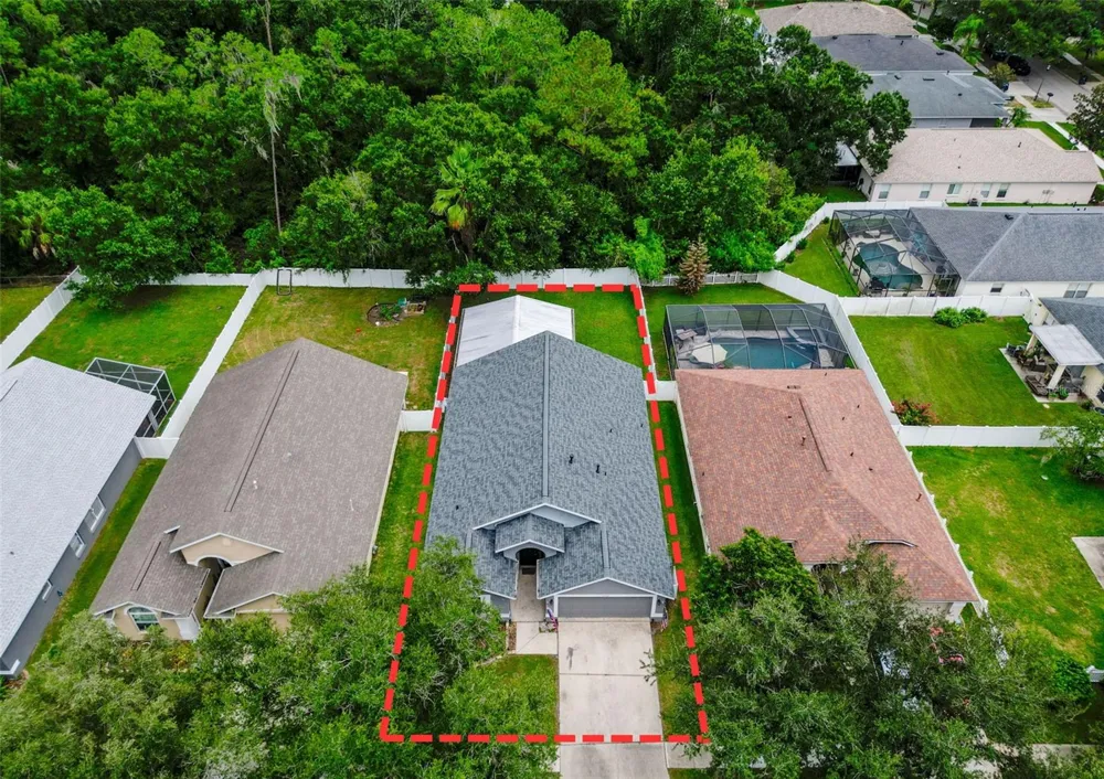 5720 HAWKLAKE RD Lithia, FL 33547
