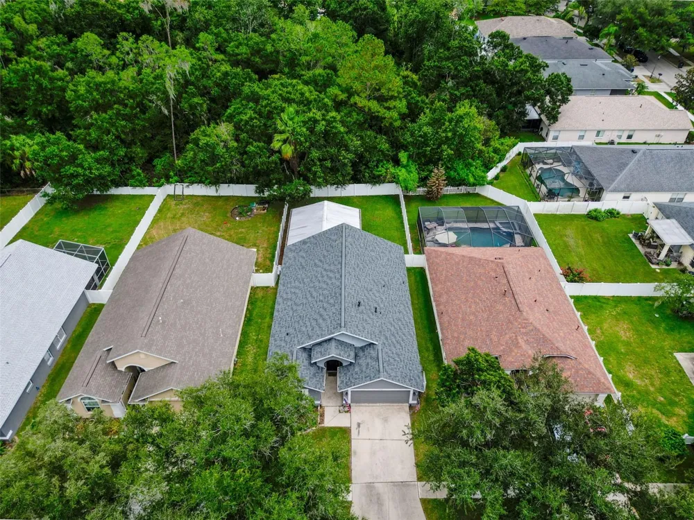 5720 HAWKLAKE RD Lithia, FL 33547