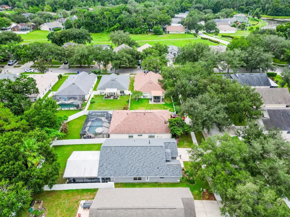5720 HAWKLAKE RD Lithia, FL 33547