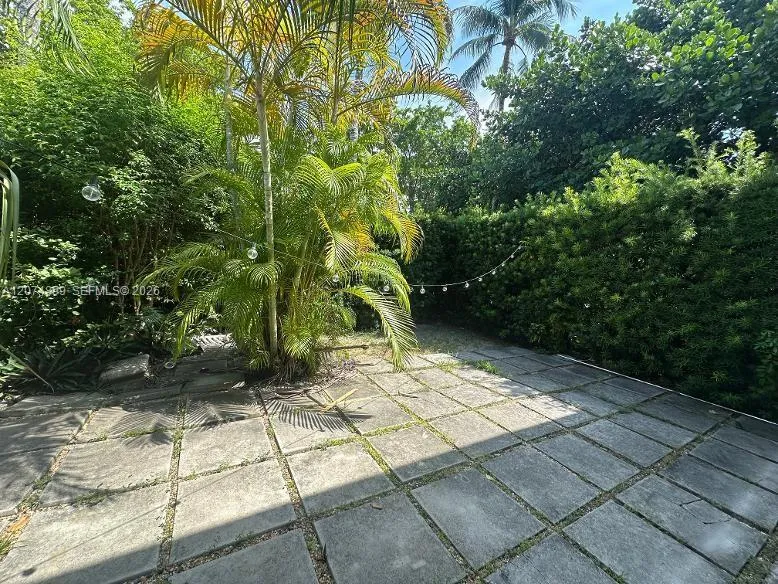32 Camden Dr #3 Bal Harbour, FL 33154