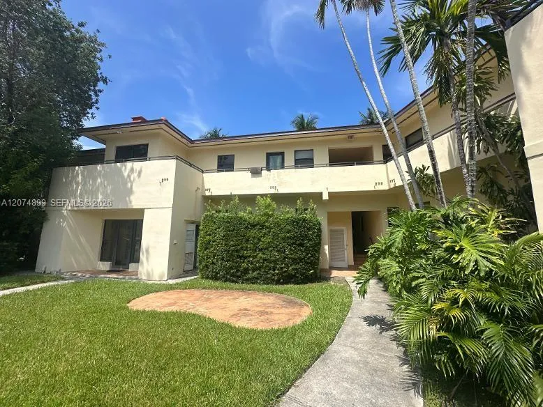 32 Camden Dr #3 Bal Harbour, FL 33154