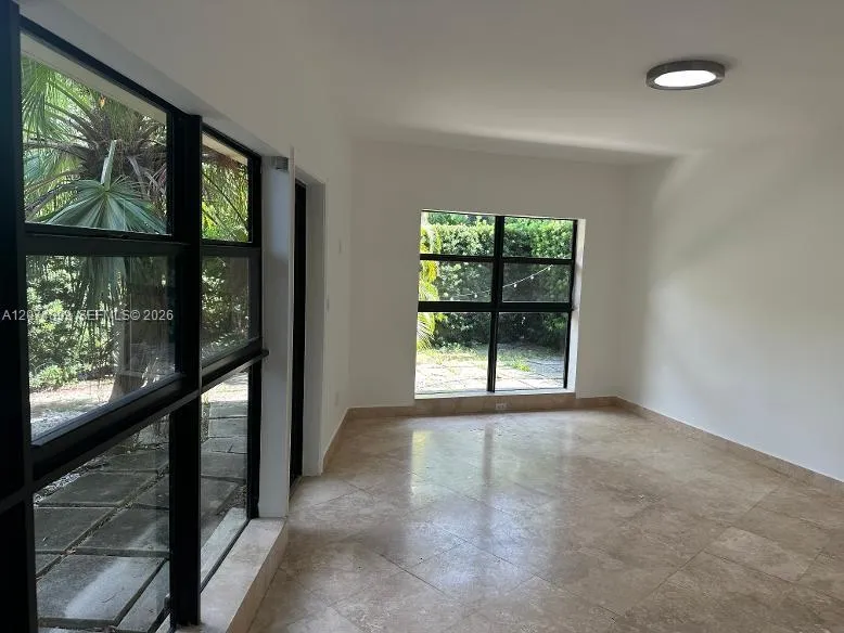 32 Camden Dr #3 Bal Harbour, FL 33154