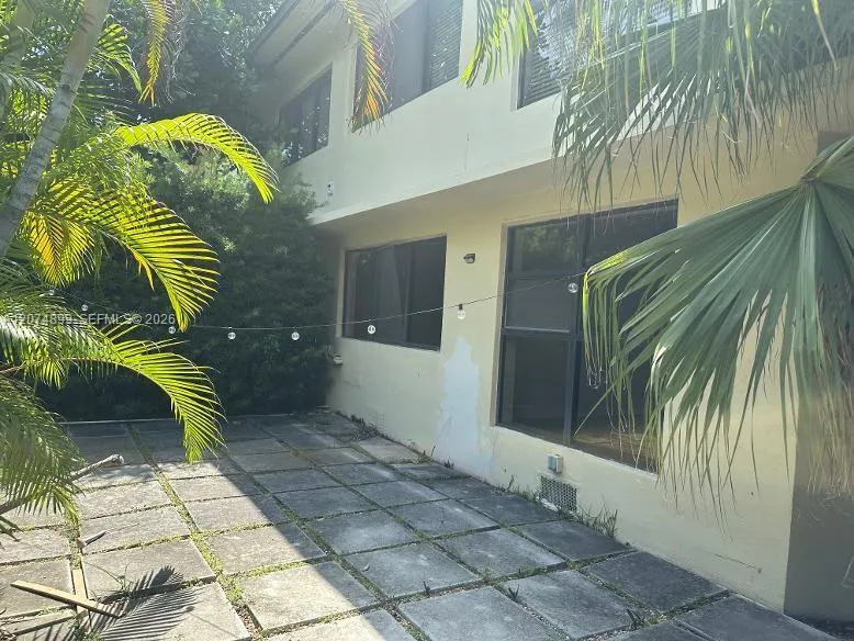 32 Camden Dr #3 Bal Harbour, FL 33154