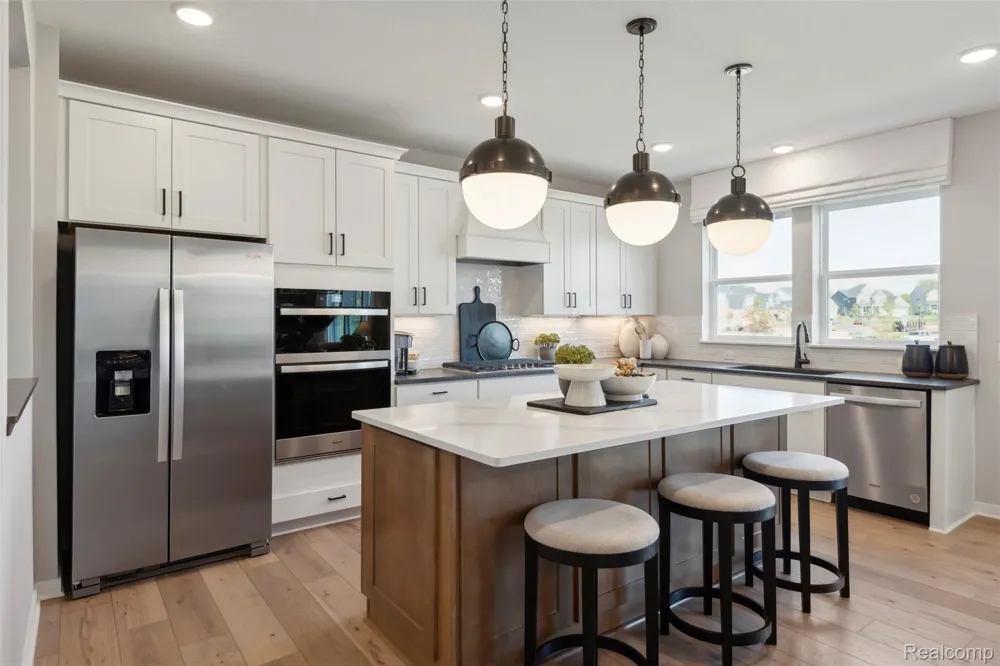694 Gretchen Lane Saline City, MI 48176