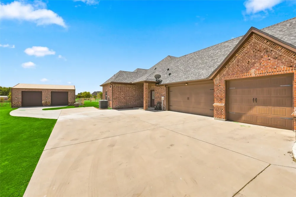 420 Hartley Way Road Azle, TX 76020