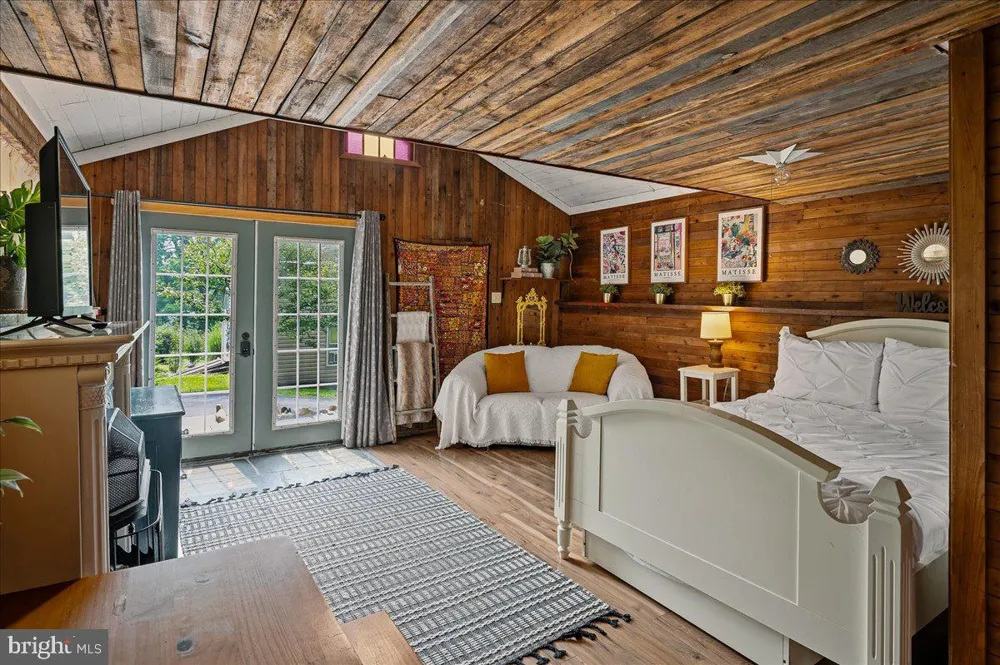 3381 TURKEY ROAD Stroudsburg, PA 18360