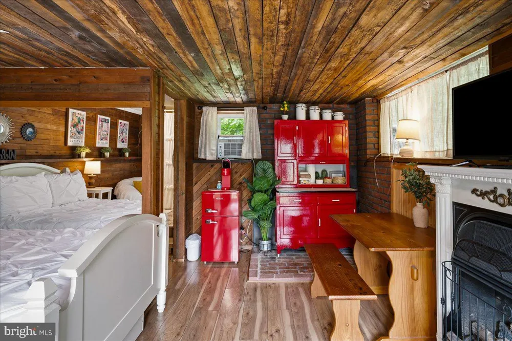 3381 TURKEY ROAD Stroudsburg, PA 18360