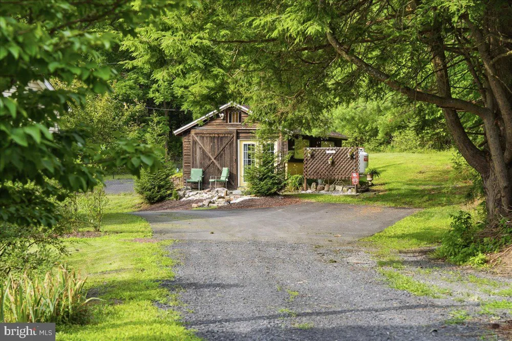 3381 TURKEY ROAD Stroudsburg, PA 18360
