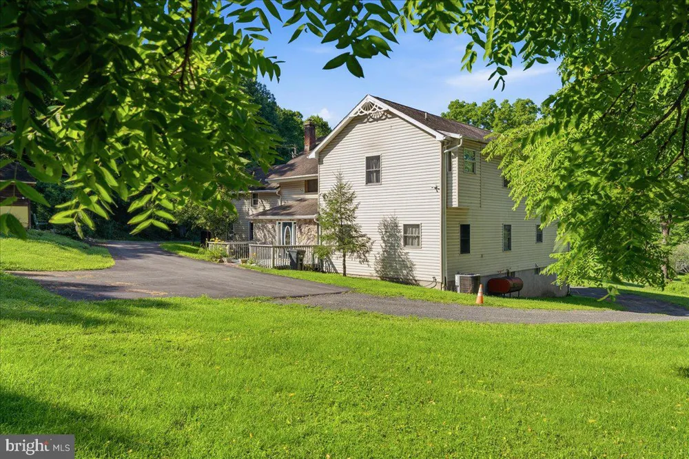 3381 TURKEY ROAD Stroudsburg, PA 18360