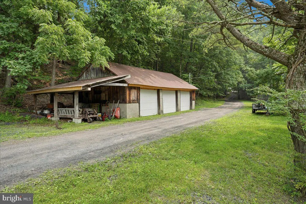 3381 TURKEY ROAD Stroudsburg, PA 18360