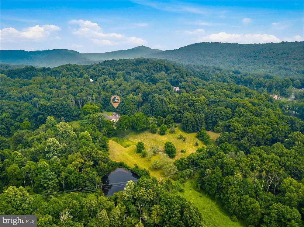 3381 TURKEY ROAD Stroudsburg, PA 18360