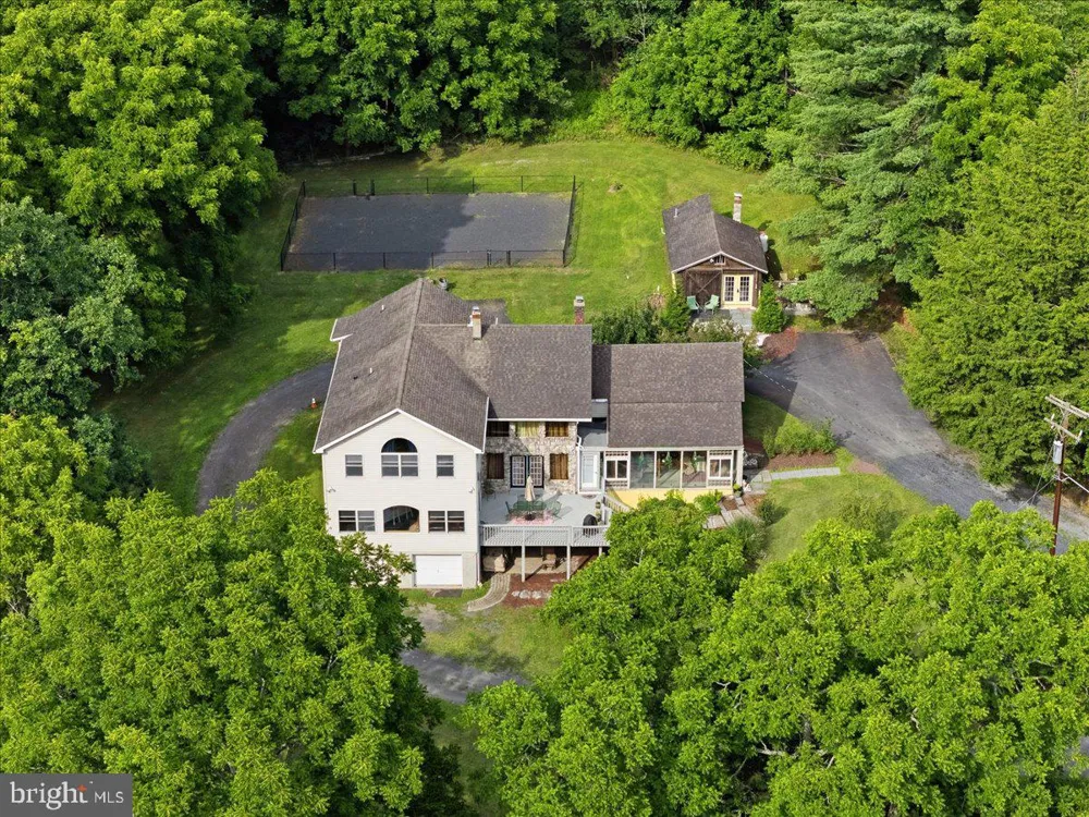 3381 TURKEY ROAD Stroudsburg, PA 18360