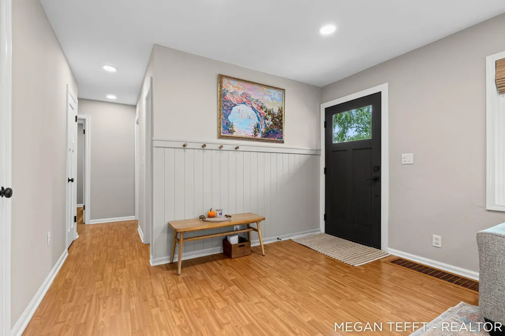 1074 Washtenaw Drive NE Grand Rapids, MI 49505