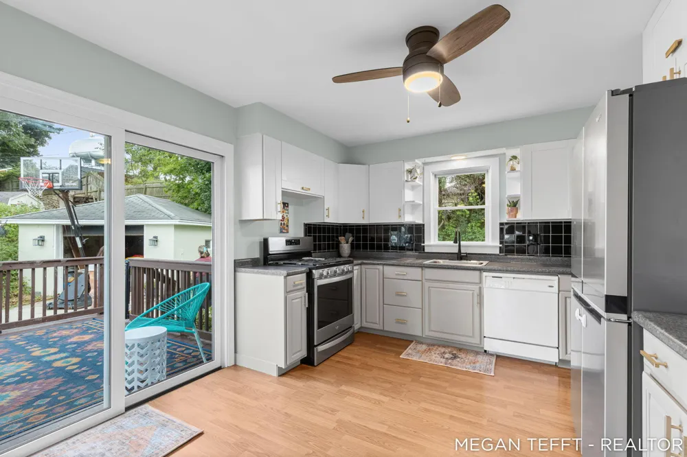 1074 Washtenaw Drive NE Grand Rapids, MI 49505