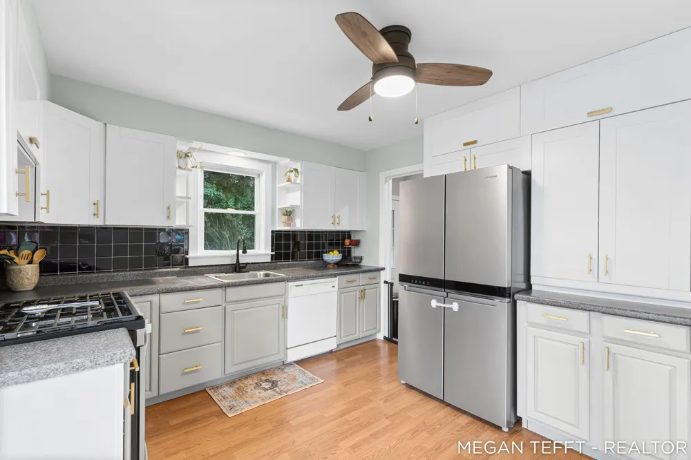 1074 Washtenaw Drive NE Grand Rapids, MI 49505