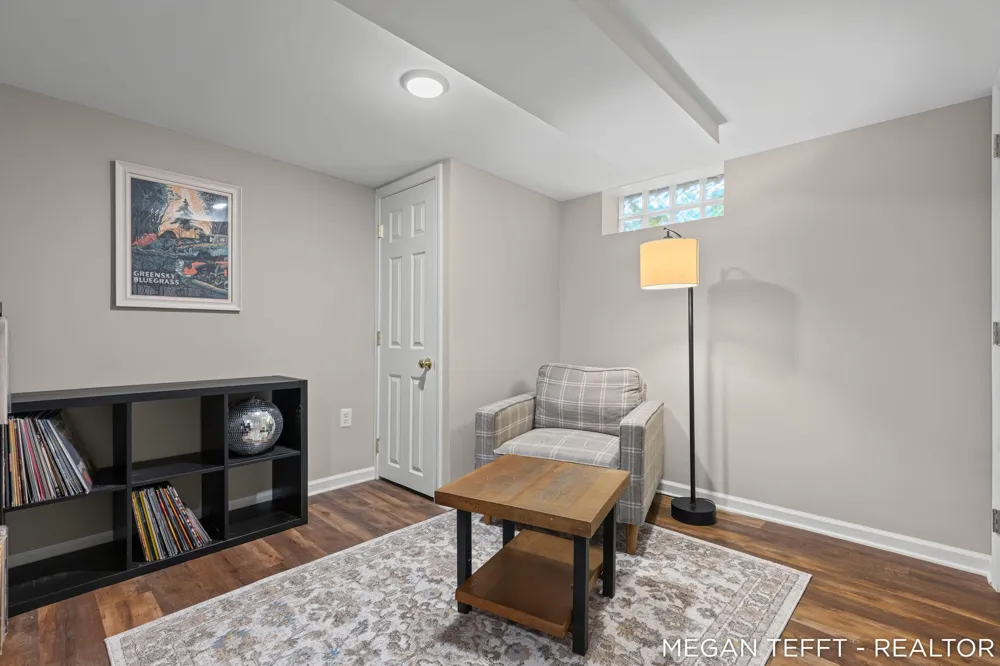 1074 Washtenaw Drive NE Grand Rapids, MI 49505