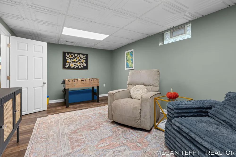 1074 Washtenaw Drive NE Grand Rapids, MI 49505