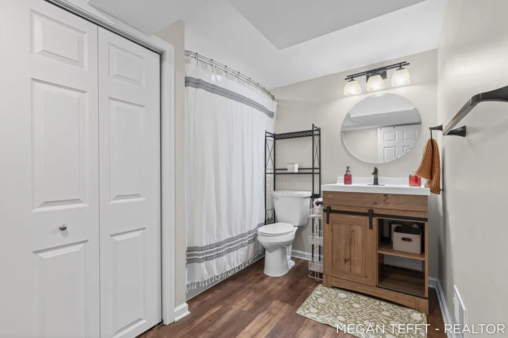 1074 Washtenaw Drive NE Grand Rapids, MI 49505