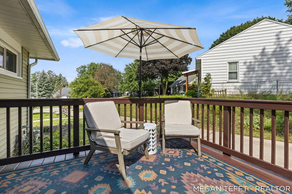 1074 Washtenaw Drive NE Grand Rapids, MI 49505