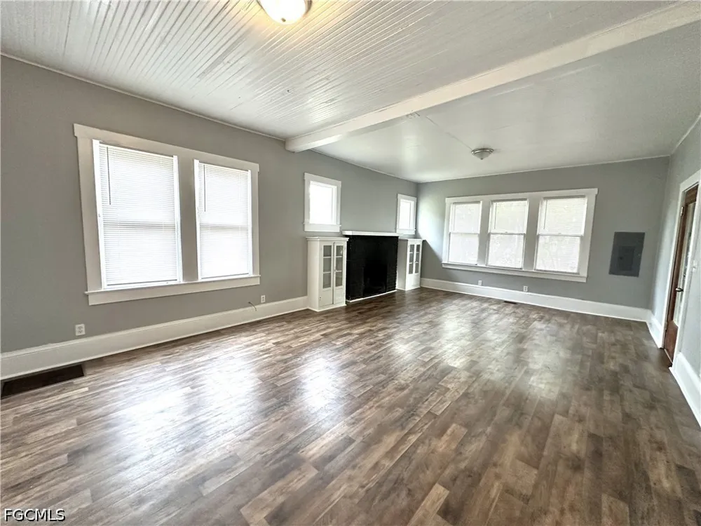 Hough Street Fort Myers, FL 33901
