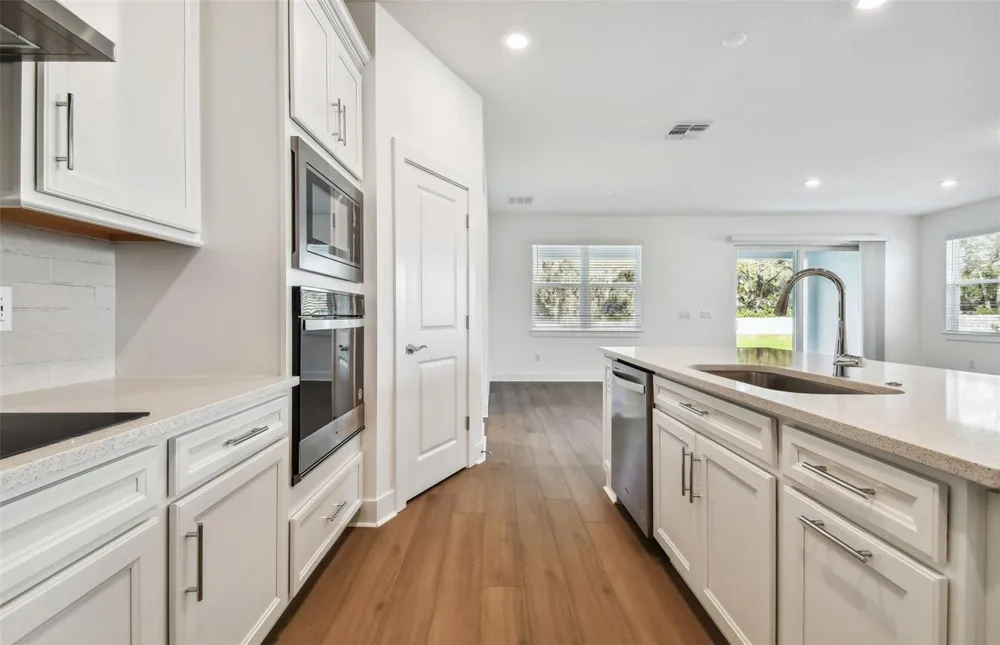 5245 WOLF CREEK DRIVE Apollo Beach, FL 33572