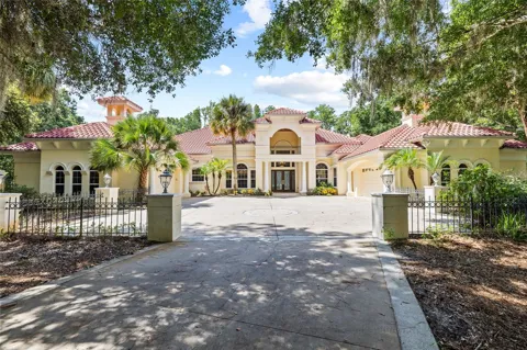 6800 WISTERIA LOOP