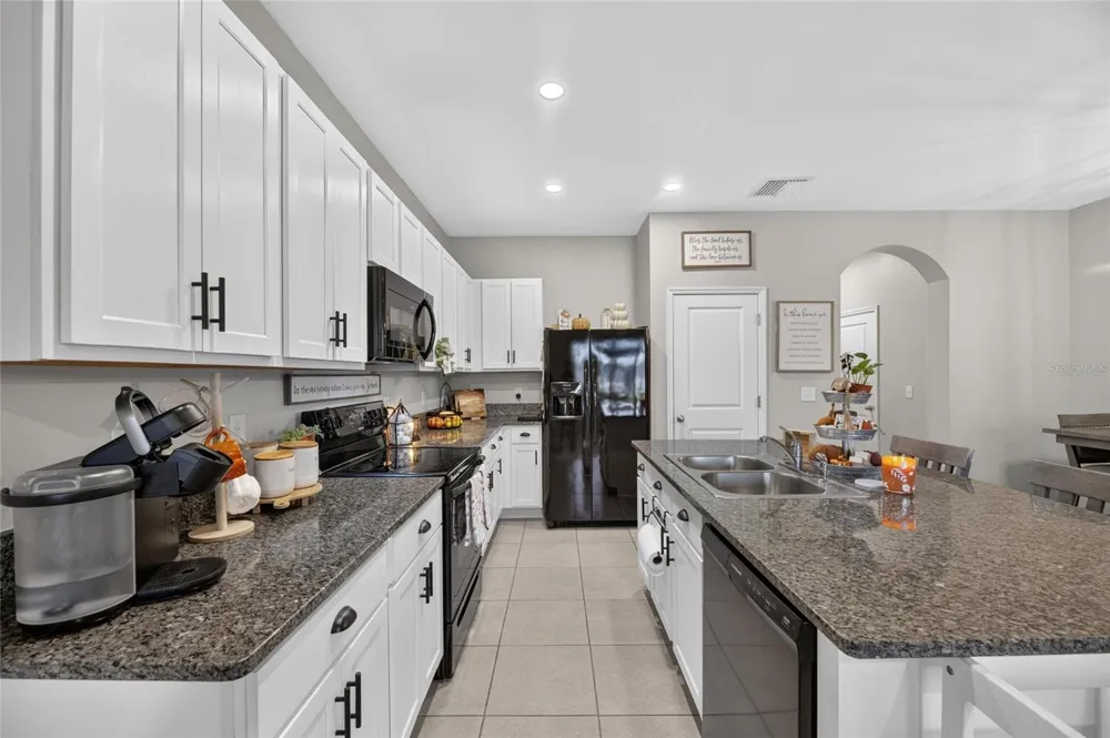 8669 FALLING BLUE PLACE Riverview, FL 33578