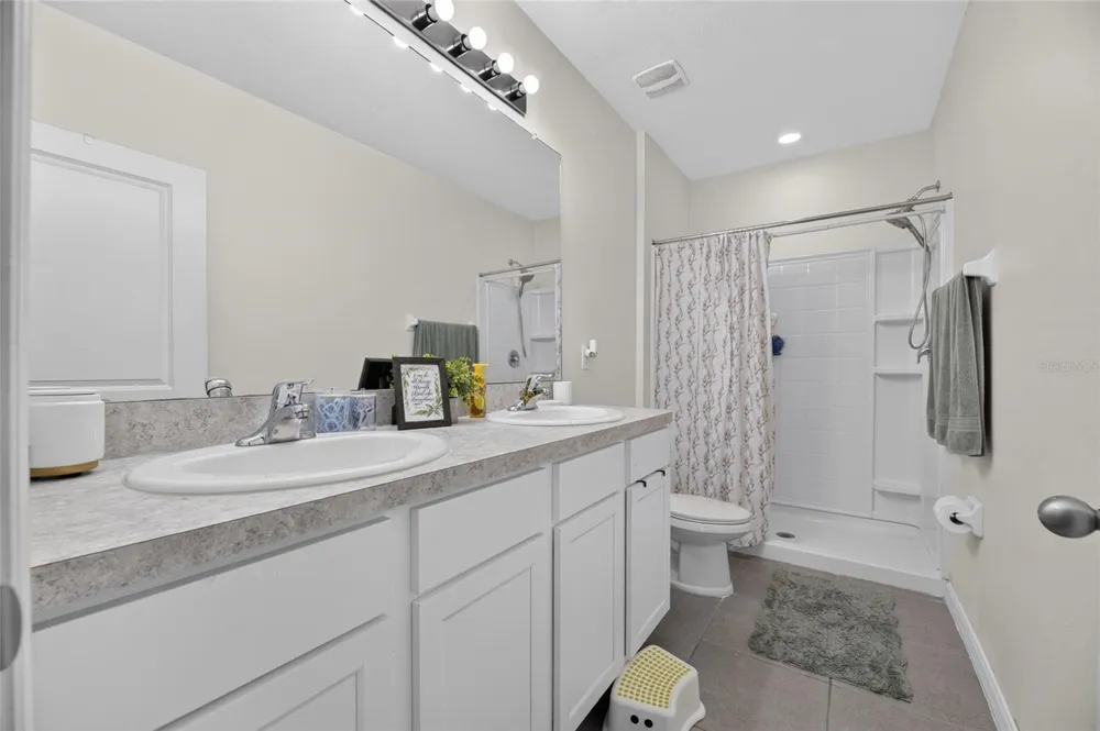 8669 FALLING BLUE PLACE Riverview, FL 33578