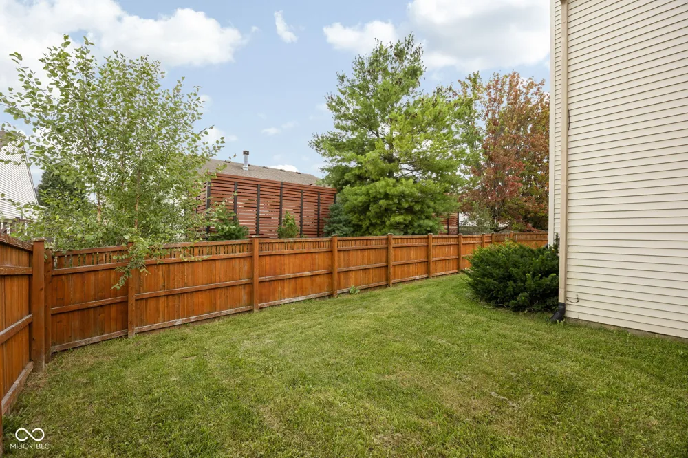 10255 Lothbury Circle Fishers, IN 46037