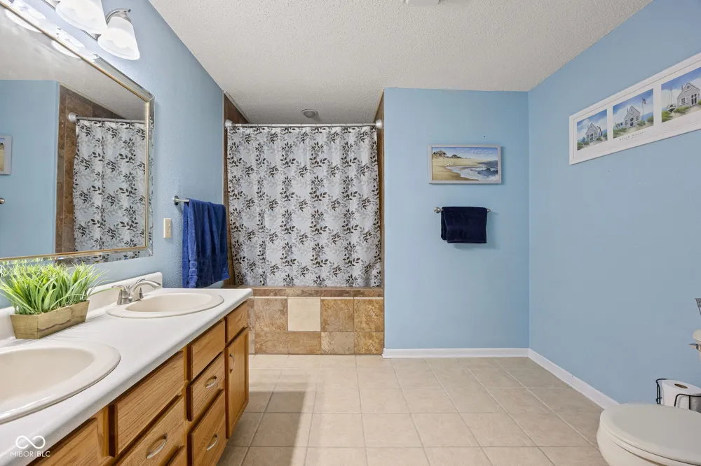 10255 Lothbury Circle Fishers, IN 46037