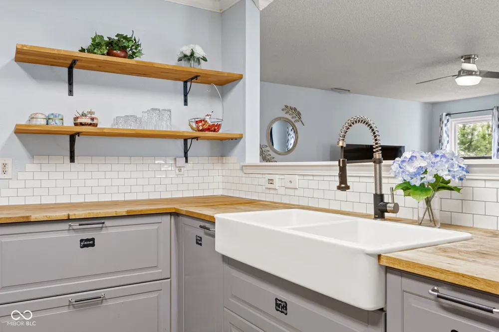 10255 Lothbury Circle Fishers, IN 46037