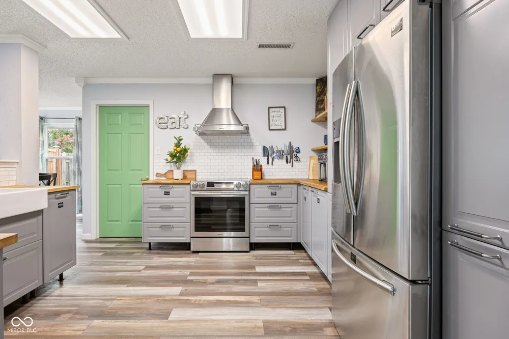 10255 Lothbury Circle Fishers, IN 46037