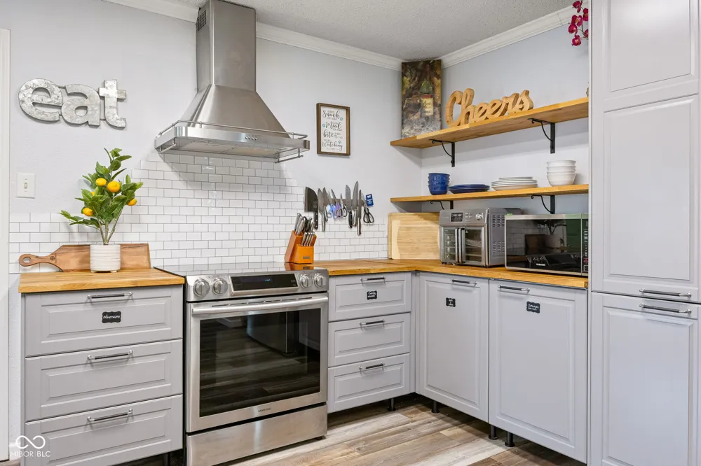 10255 Lothbury Circle Fishers, IN 46037