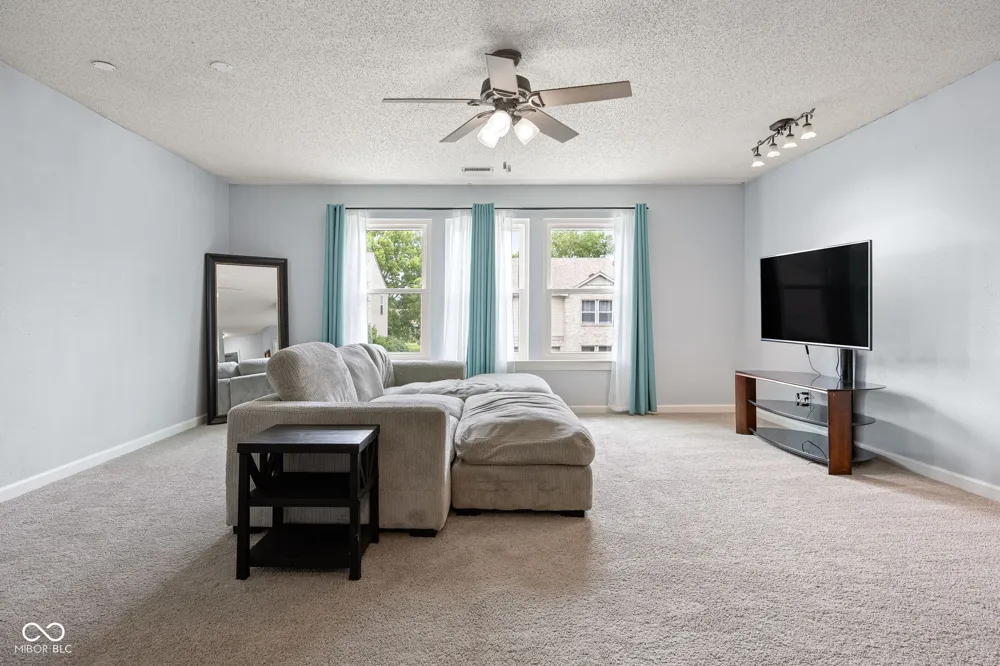 10255 Lothbury Circle Fishers, IN 46037