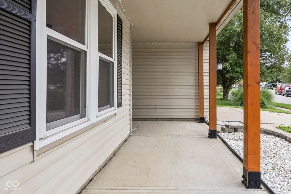 10255 Lothbury Circle Fishers, IN 46037