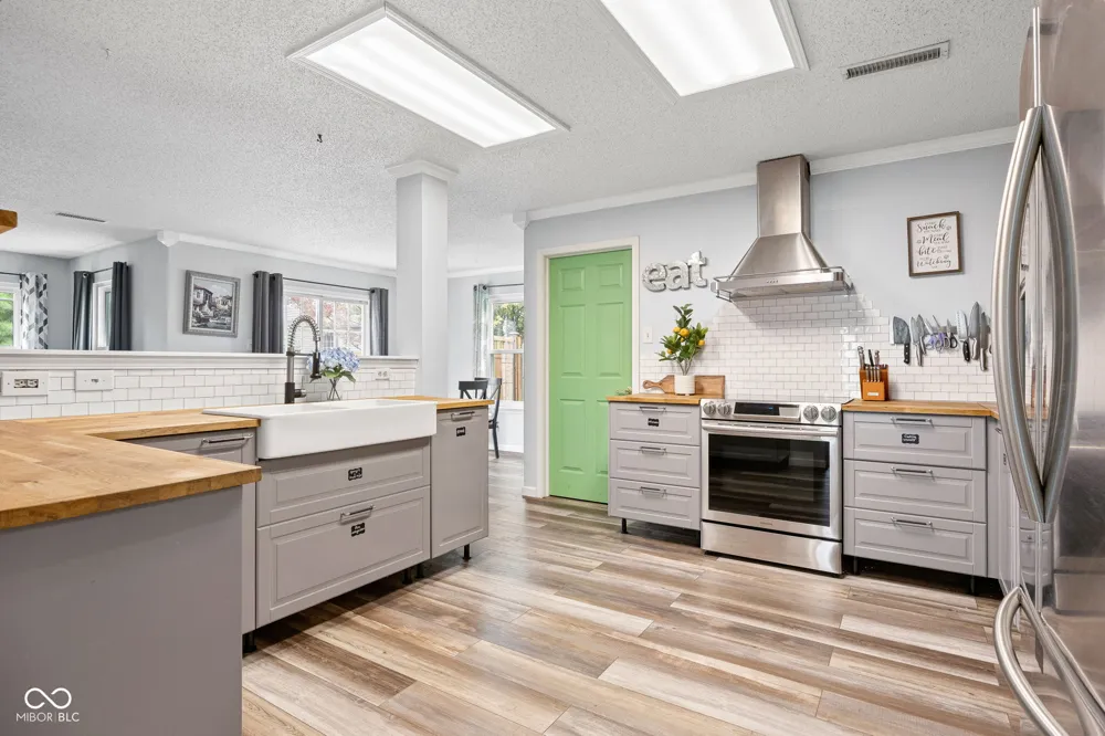 10255 Lothbury Circle Fishers, IN 46037