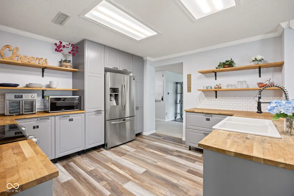 10255 Lothbury Circle Fishers, IN 46037