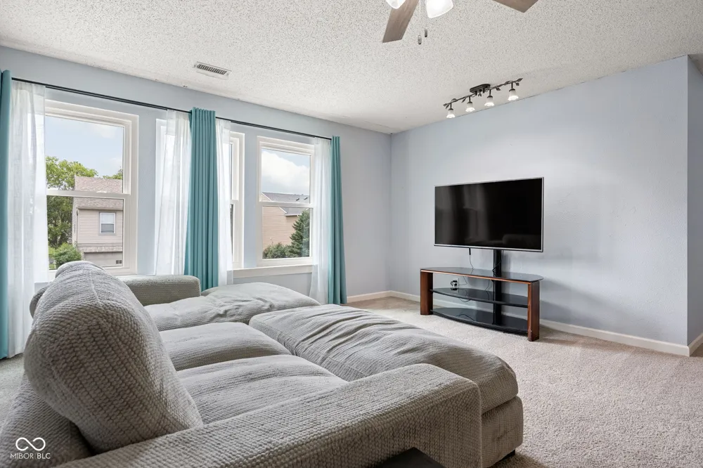 10255 Lothbury Circle Fishers, IN 46037