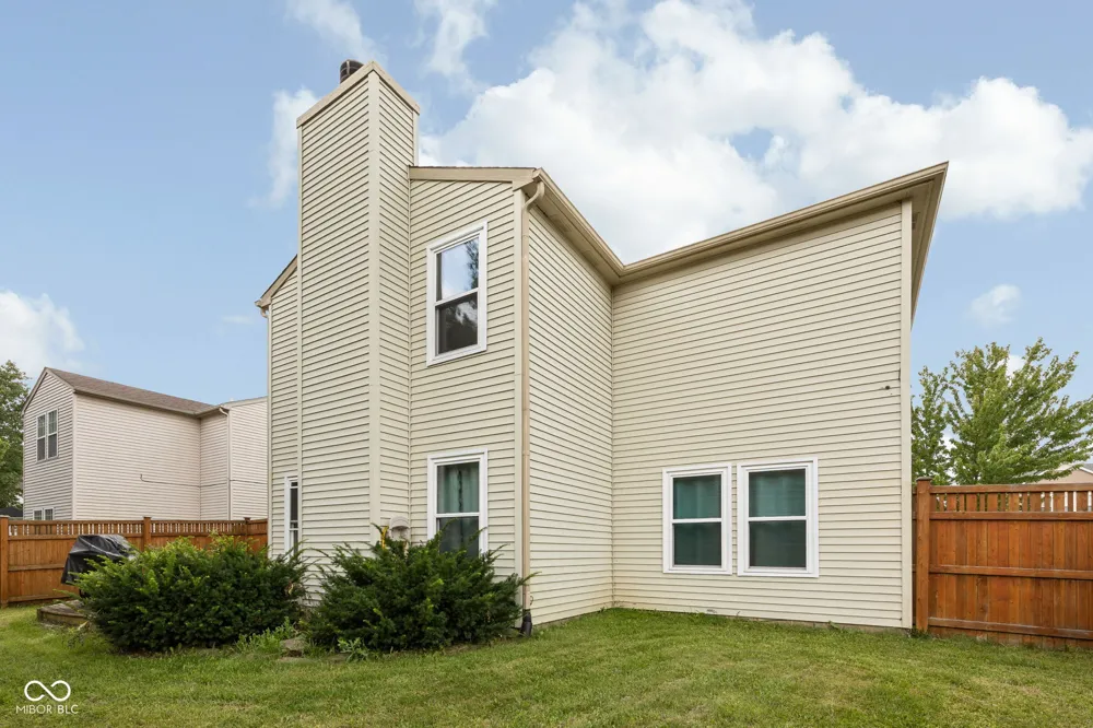 10255 Lothbury Circle Fishers, IN 46037