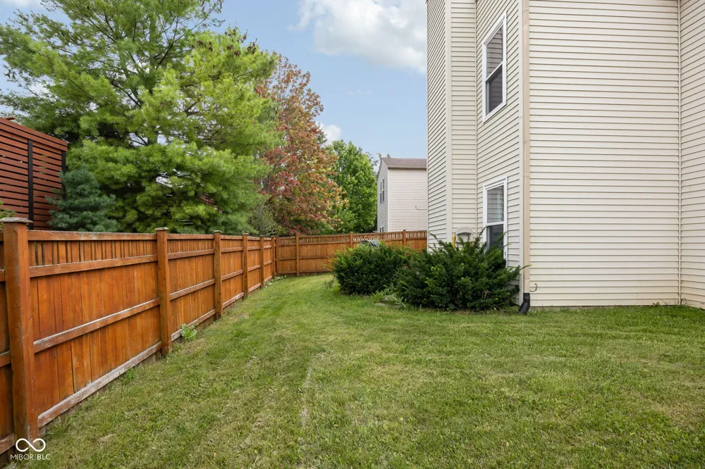 10255 Lothbury Circle Fishers, IN 46037
