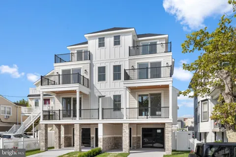 10 NEWPORT AVENUE